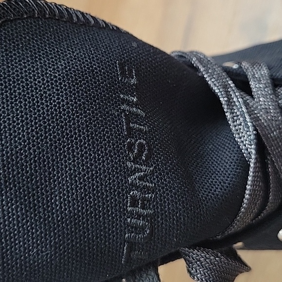 Converse high top Brand new in the box. - Picture 8 of 9